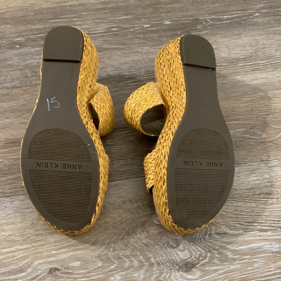 Anne Klein-Akzala Casual Slides EUC - Picture 6 of 8